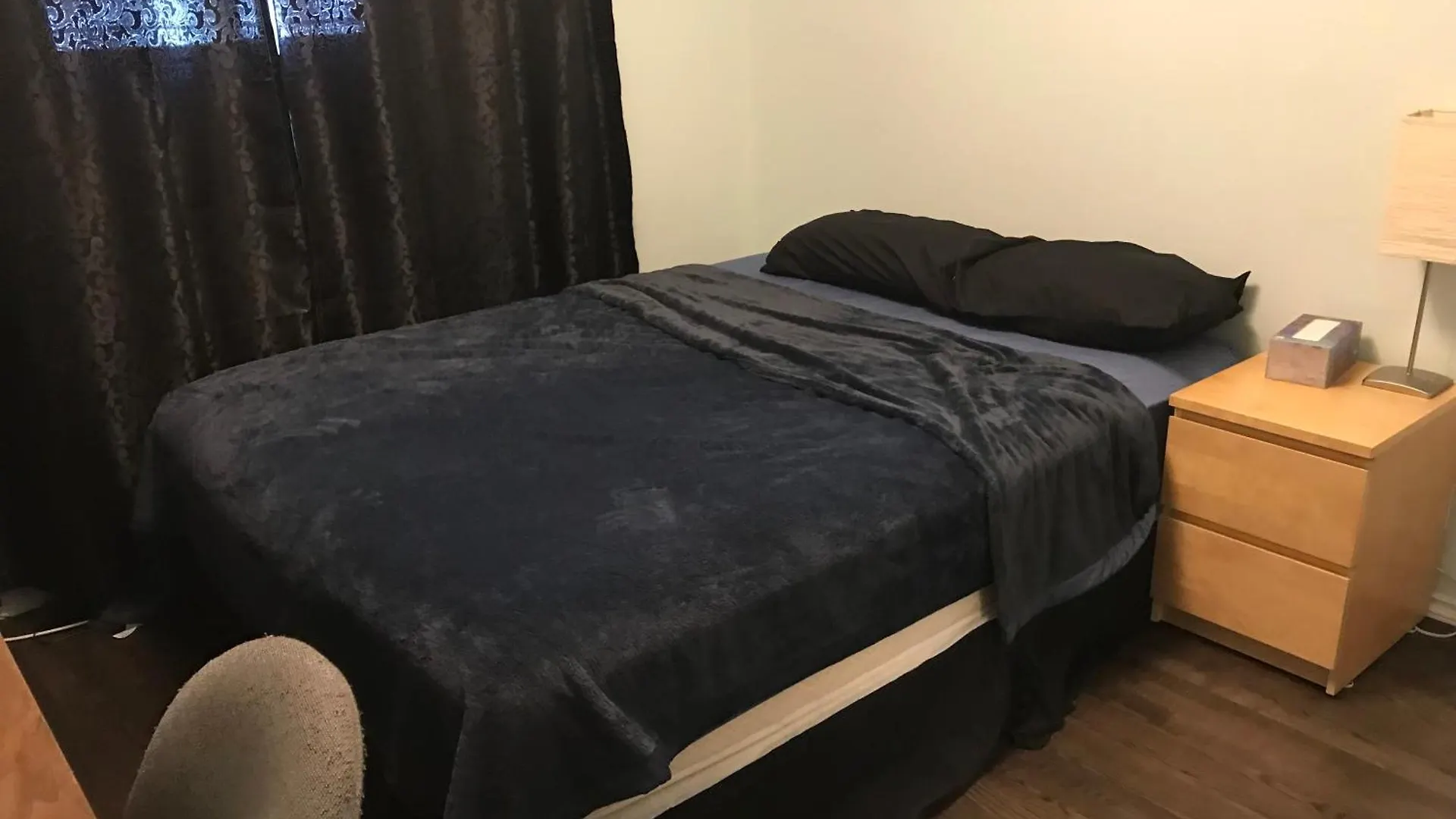 Ranny'S Private Rooms YYC 0*,  Canadá